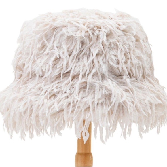 Fluffy hat - Picture 4 of 4